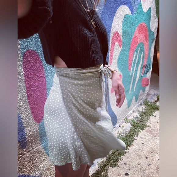 Meet your Posher! - Picture 2 of 5